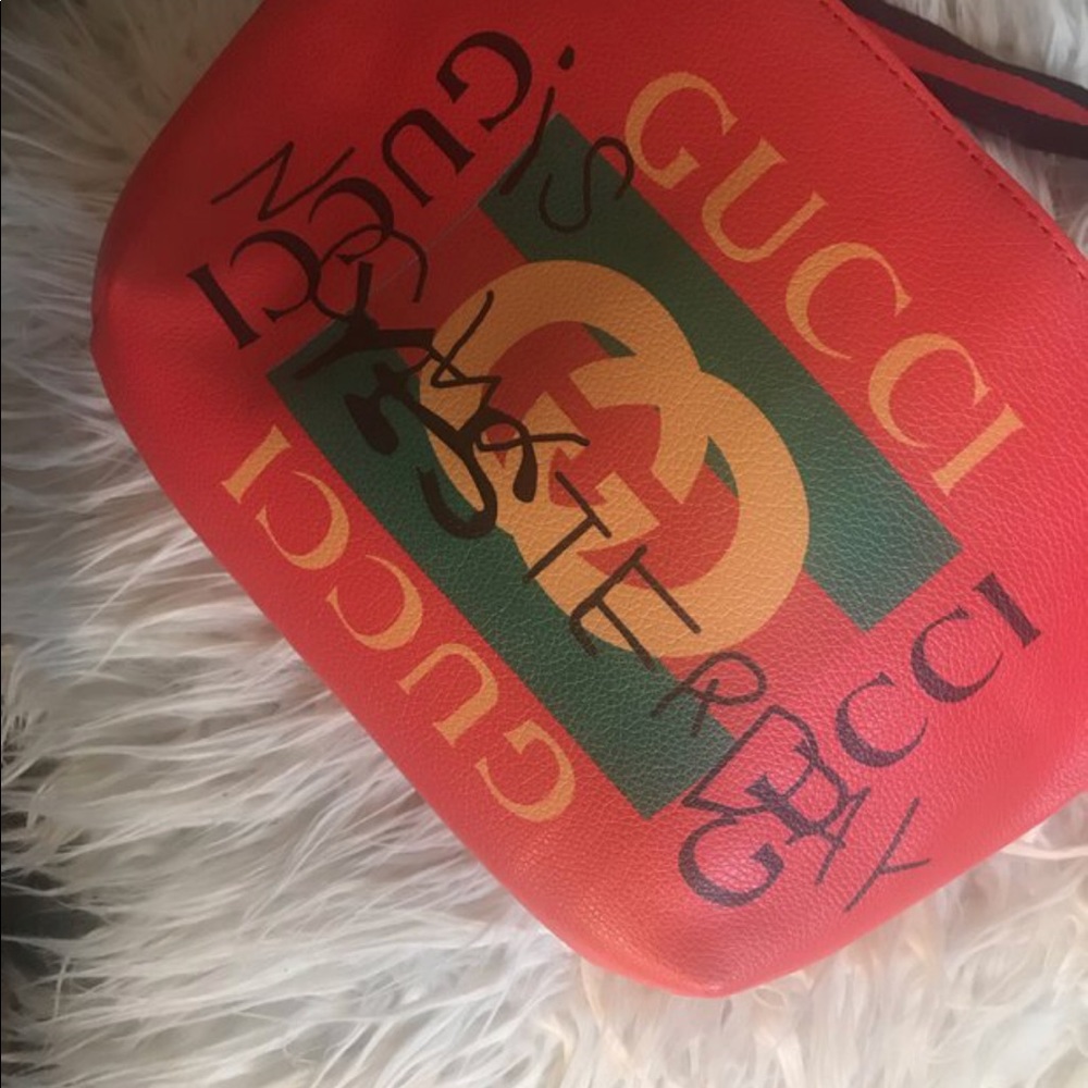 GG fanny pack .